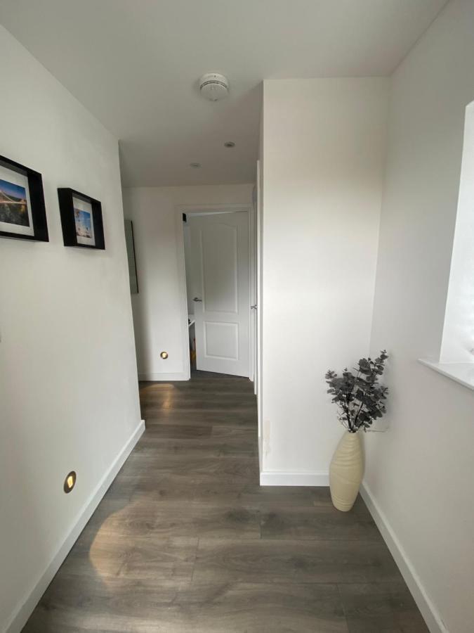 Modern 2 Bedroom Apartment, With Car Parking. Bitton Dış mekan fotoğraf